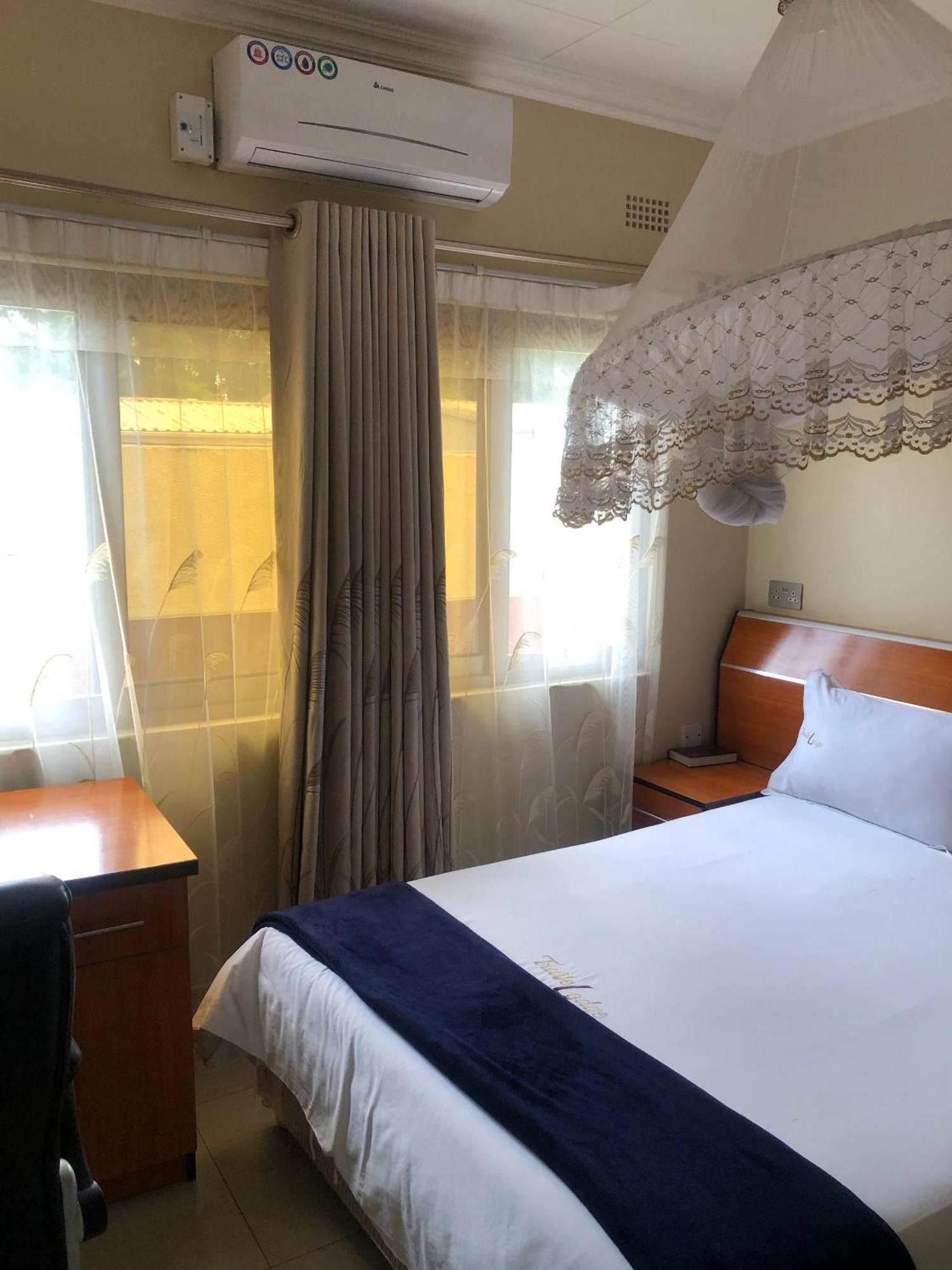 Travelodge Блантайр Экстерьер фото