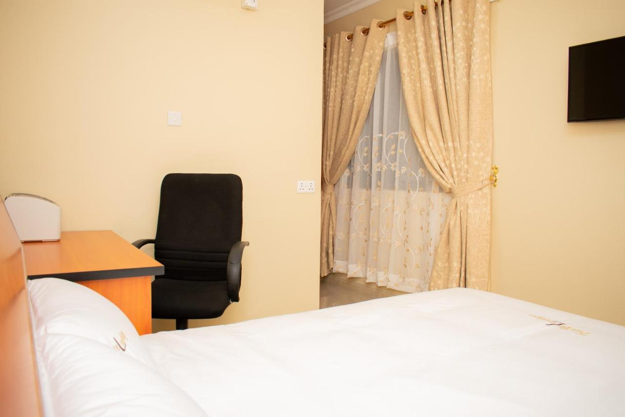 Travelodge Блантайр Экстерьер фото